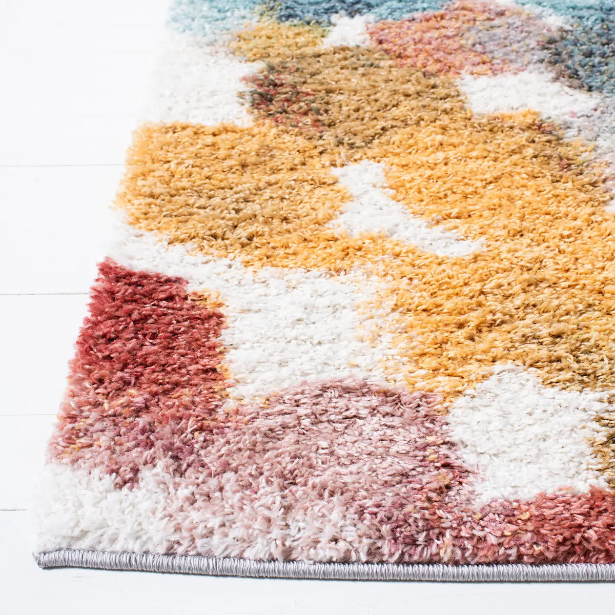 Safavieh Calista 4'-5" x 6'-5" Rug in Red / Blue