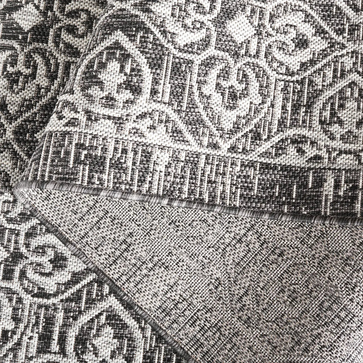 Safavieh Courtyard 5'-3" x 7'-7" Rug in Black / Light Grey