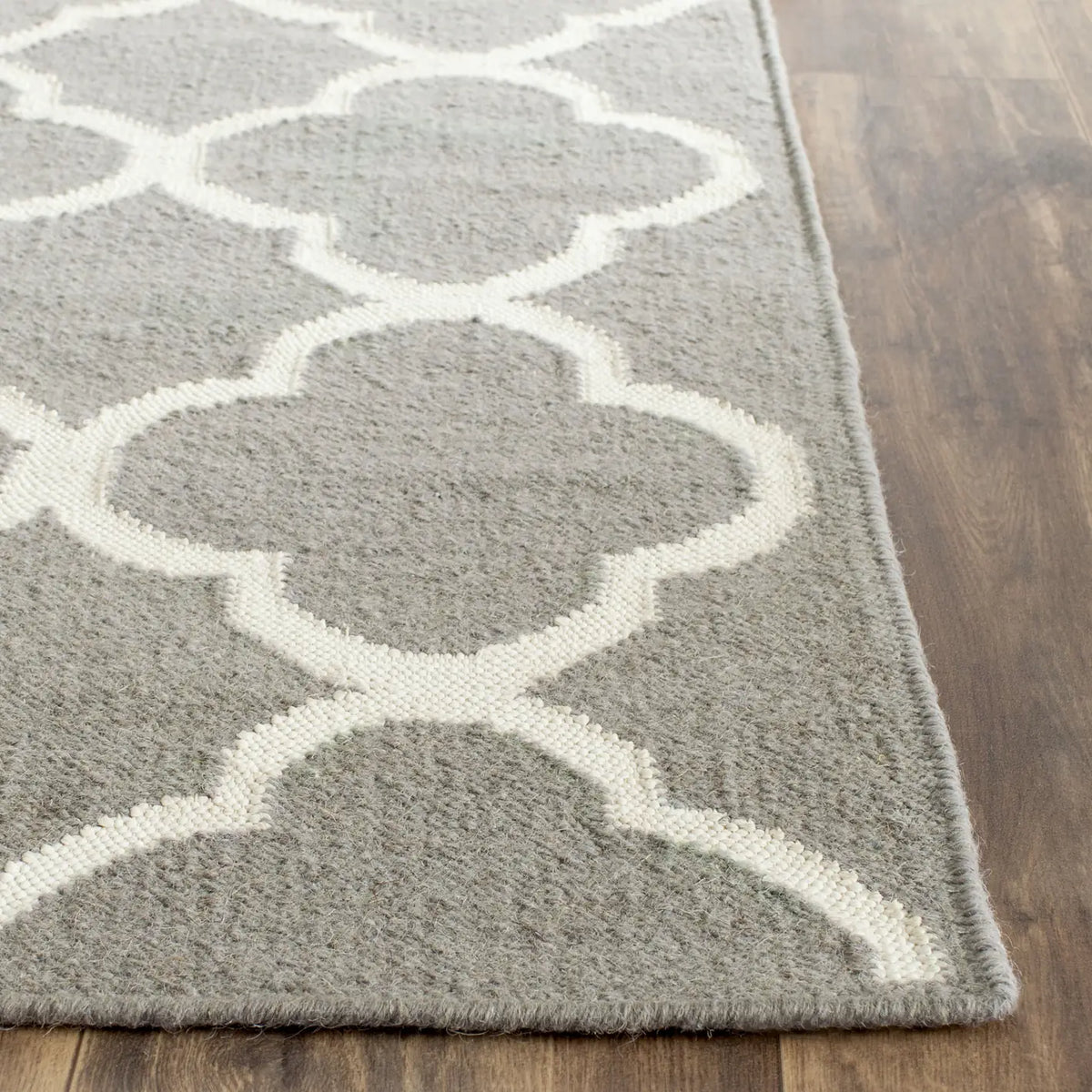 Safavieh Dhurries 3'-0" x 5'-0" Rug in Grey / Ivory