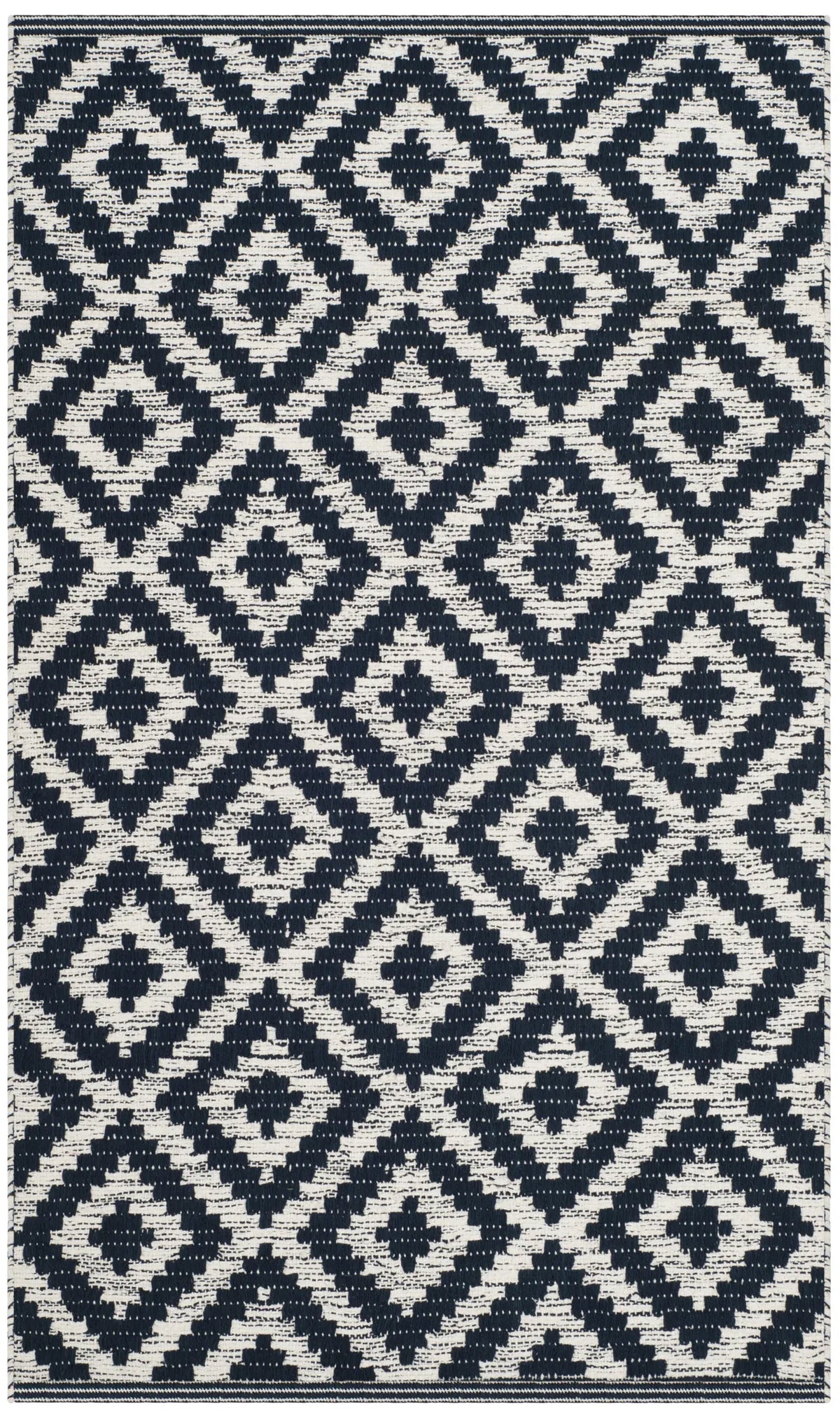 Safavieh Montauk 2'-3" x 3'-9" Rug in Navy / Ivory