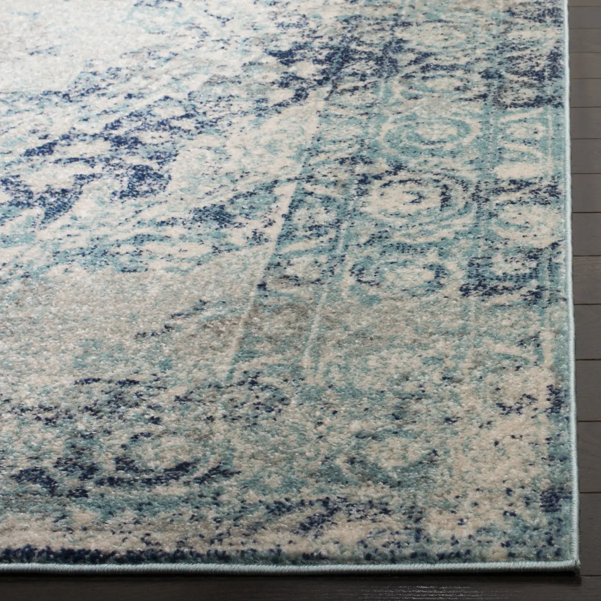 Safavieh Madison 4'-0" x 6'-0" Rug in Ivory / Blue