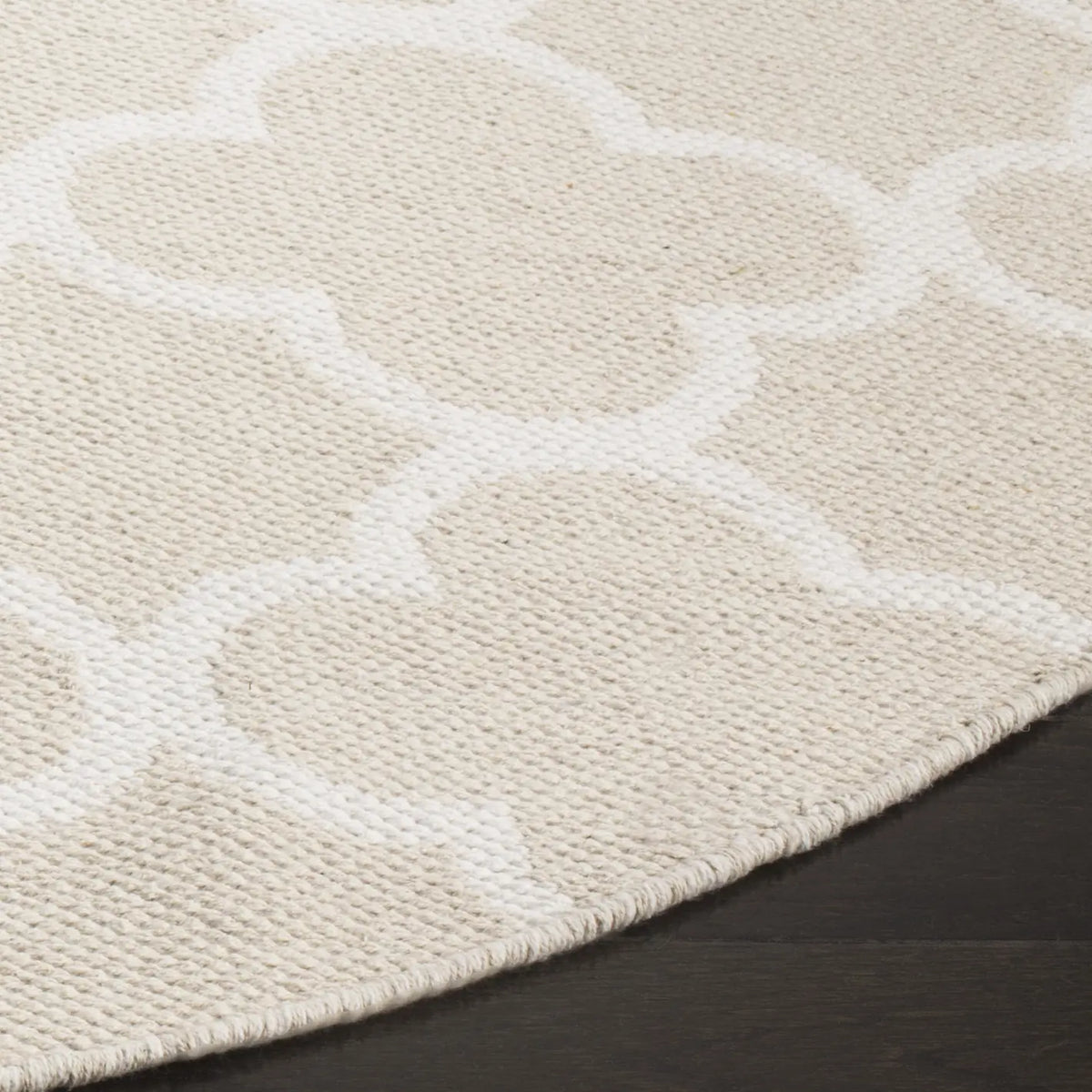 Safavieh Montauk 6'-0" x 6'-0" Rug in Beige / Ivory