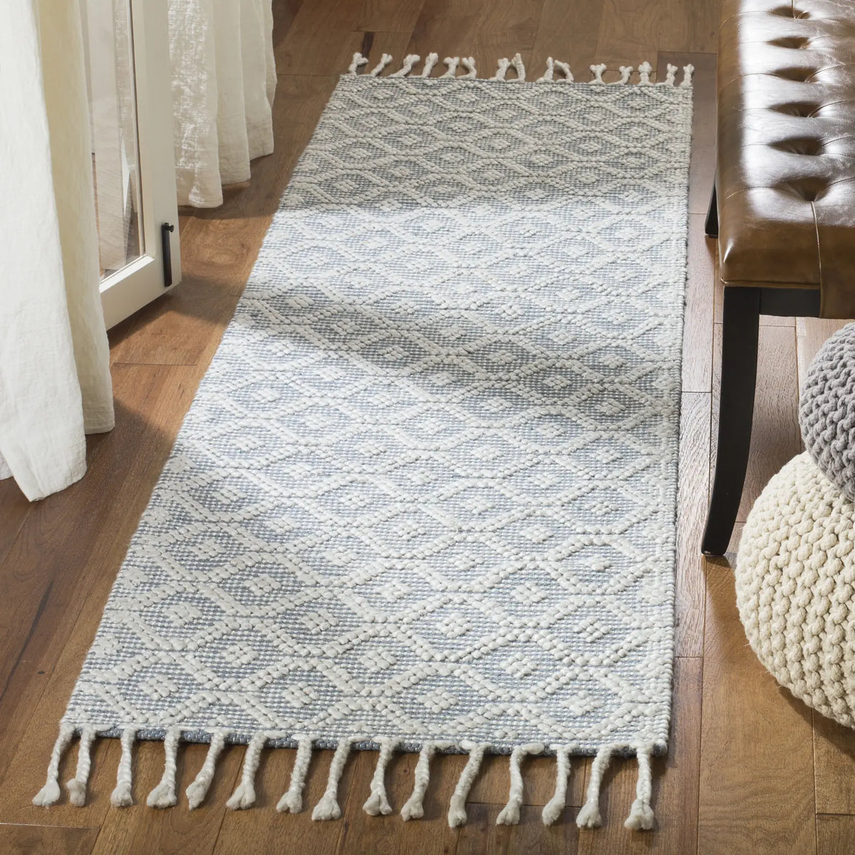 Safavieh Natura 2'-3" x 8'-0" Rug in Grey