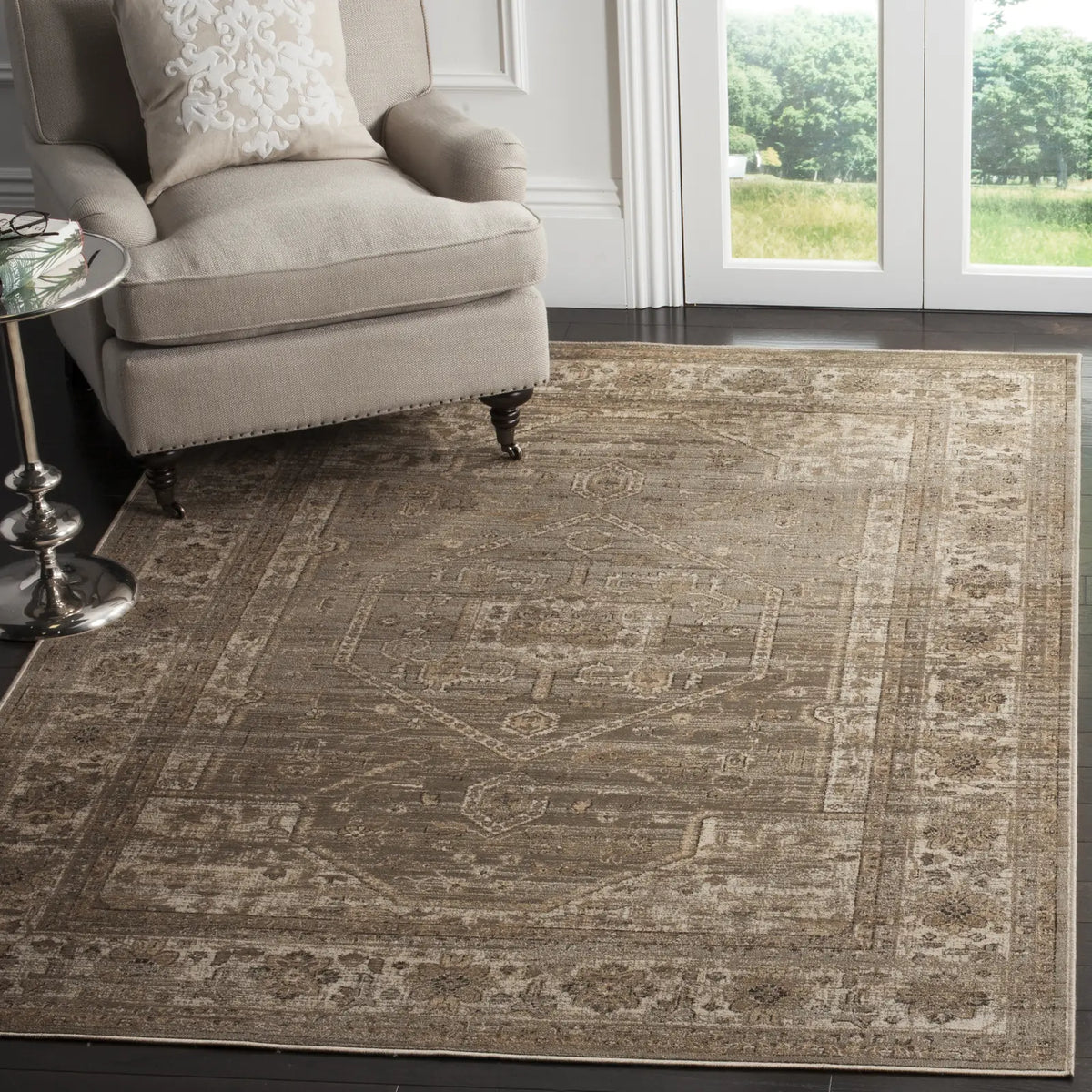 Safavieh Vintage 5'-3" x 7'-6" Rug in Mouse