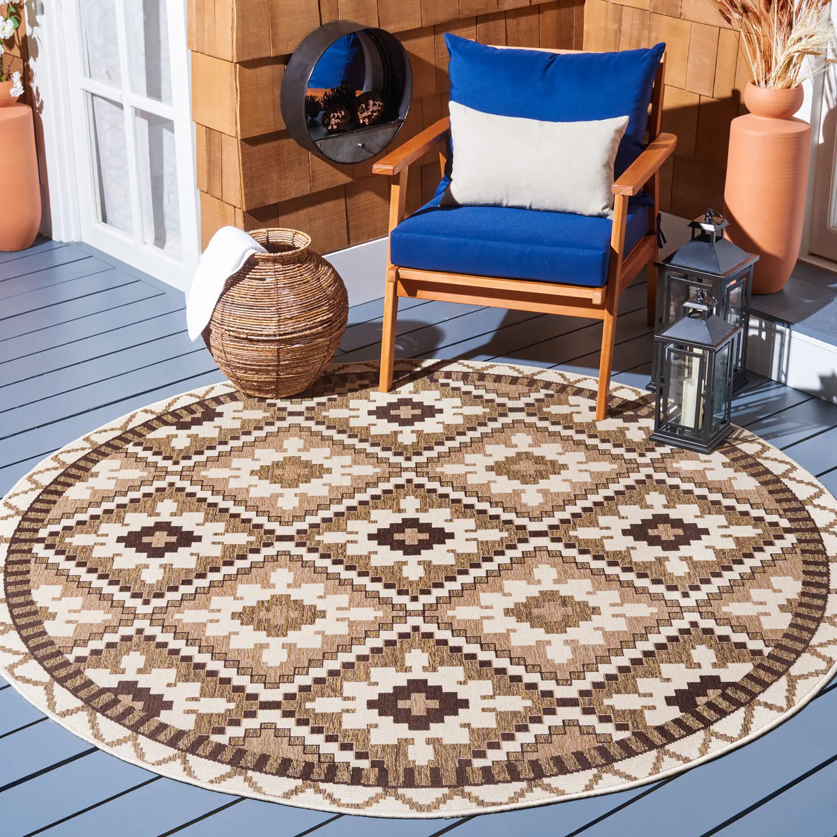 Safavieh Veranda 6'-7" x 6'-7" Rug in Creme / Brown