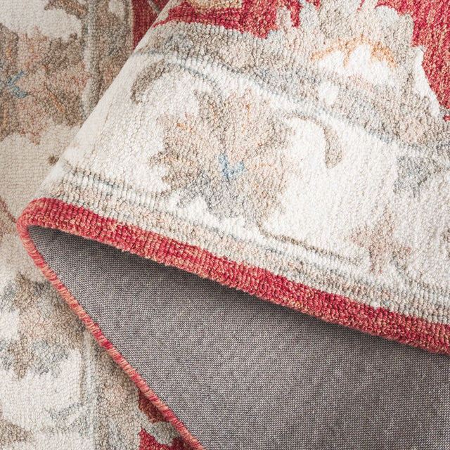 Safavieh Heritage 4'-0" x 6'-0" Rug in Red / Ivory