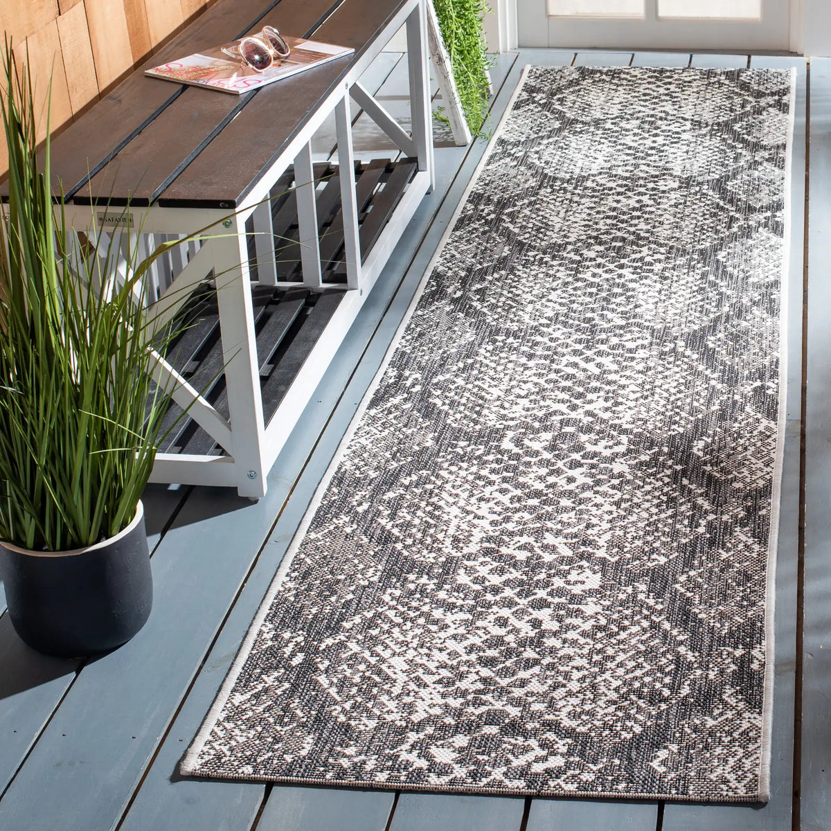 Safavieh Courtyard 2'-2" x 9'-0" Rug in Grey / Black