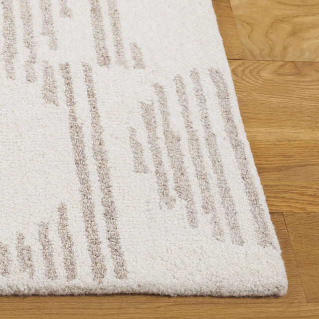 Safavieh Metro 4'-0" x 6'-0" Rug in Natural / Ivory
