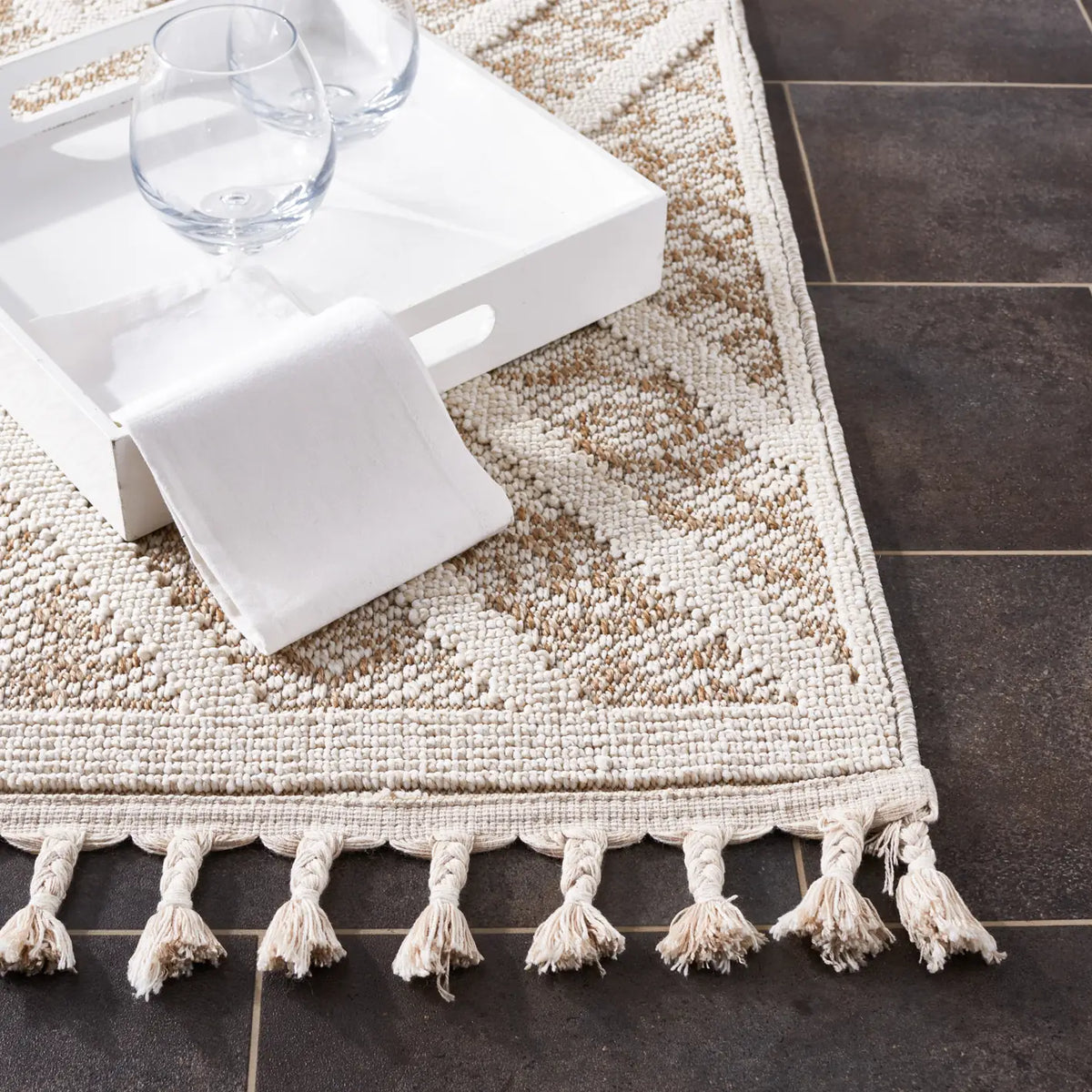 Safavieh Global 4'-0" x 6'-0" Rug in Light Beige / Brown