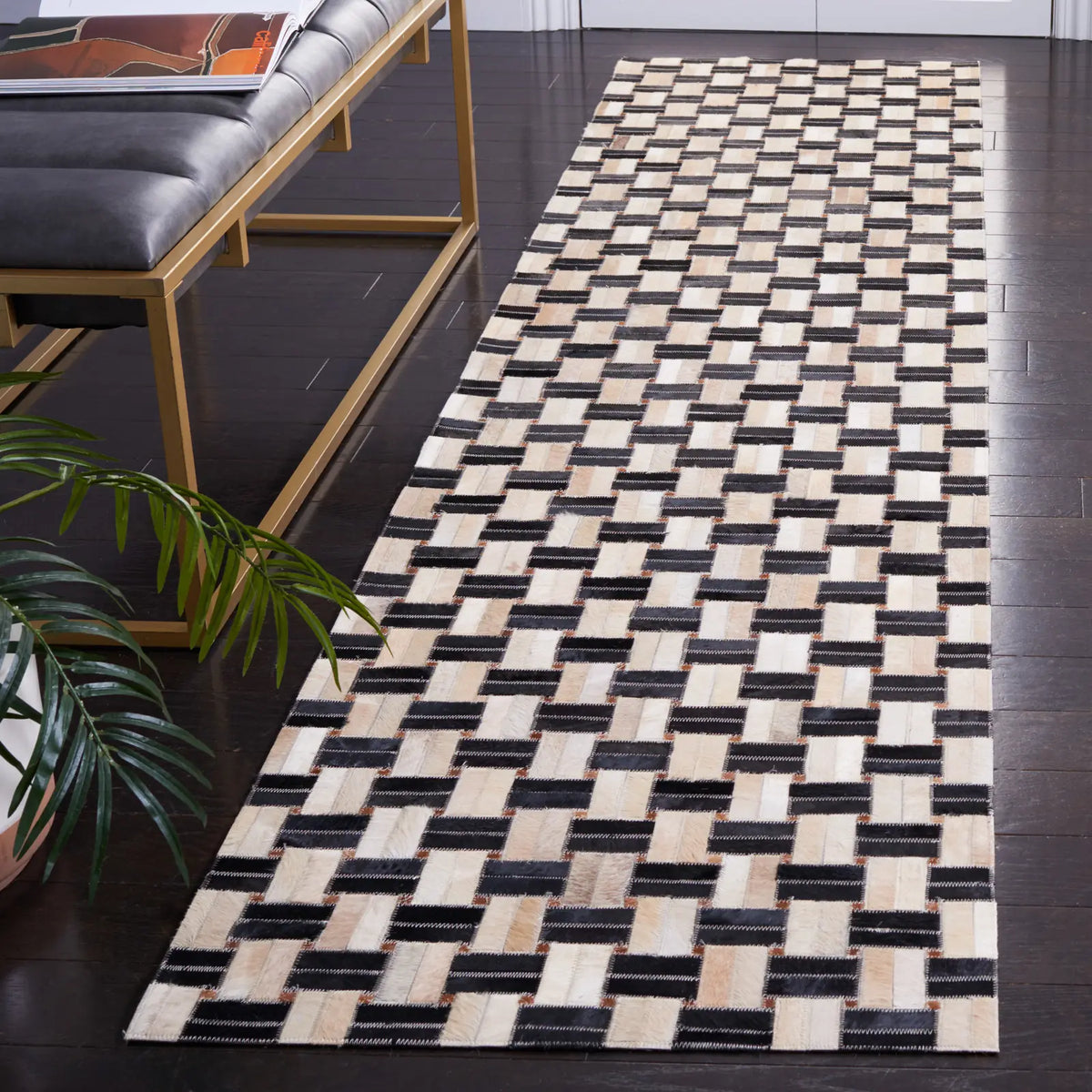 Safavieh Studio Leather 2'-3" x 9'-0" Rug in Black / Ivory