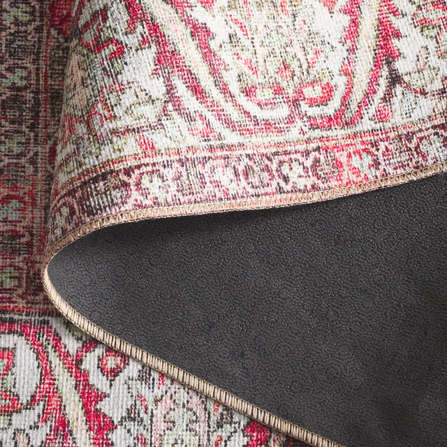 Safavieh Vintage Serapi 600 5'-1" x 7'-6" Rug in Red / Light Green