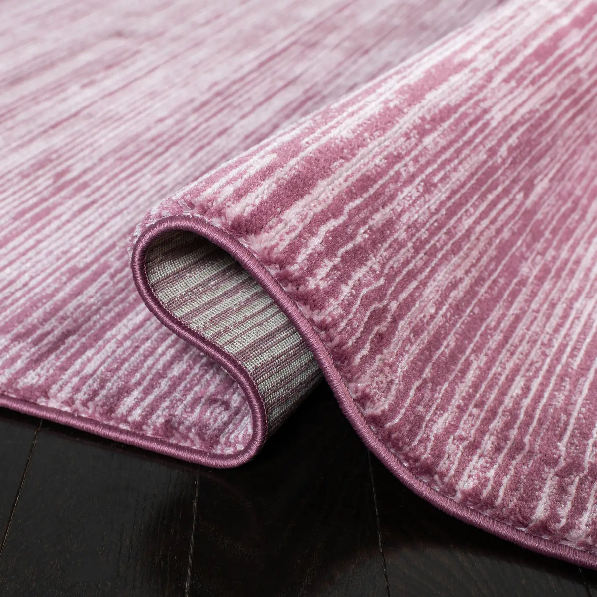 Safavieh Vision 4'-0" x 6'-0" Rug in Grape