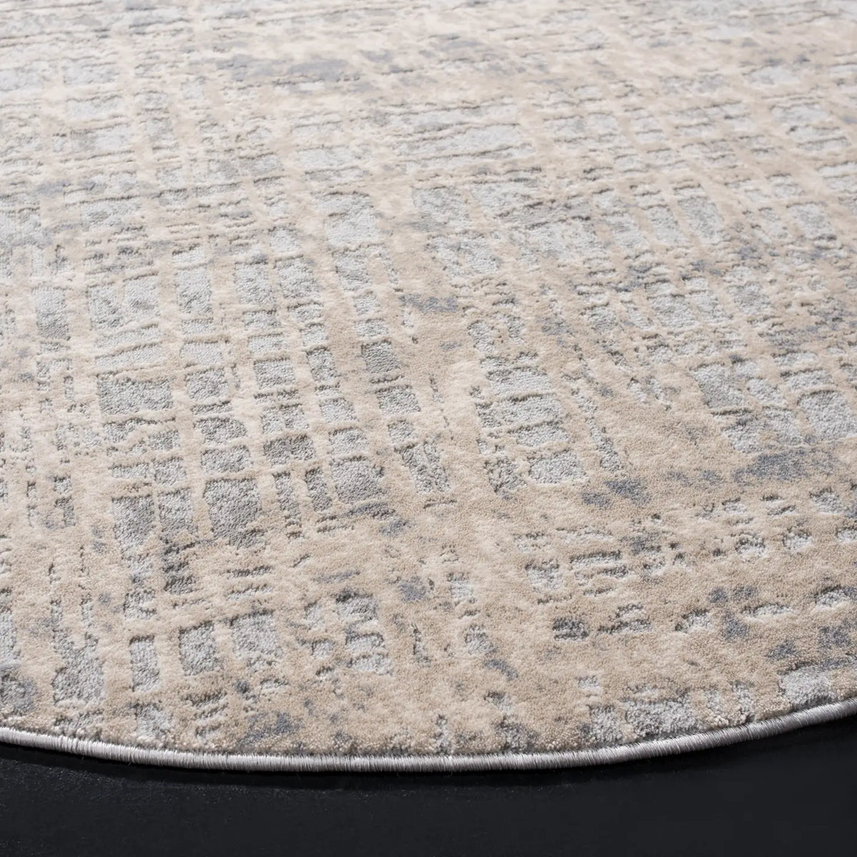 Safavieh Invista 6'-7" x 6'-7" Rug in Cream / Grey