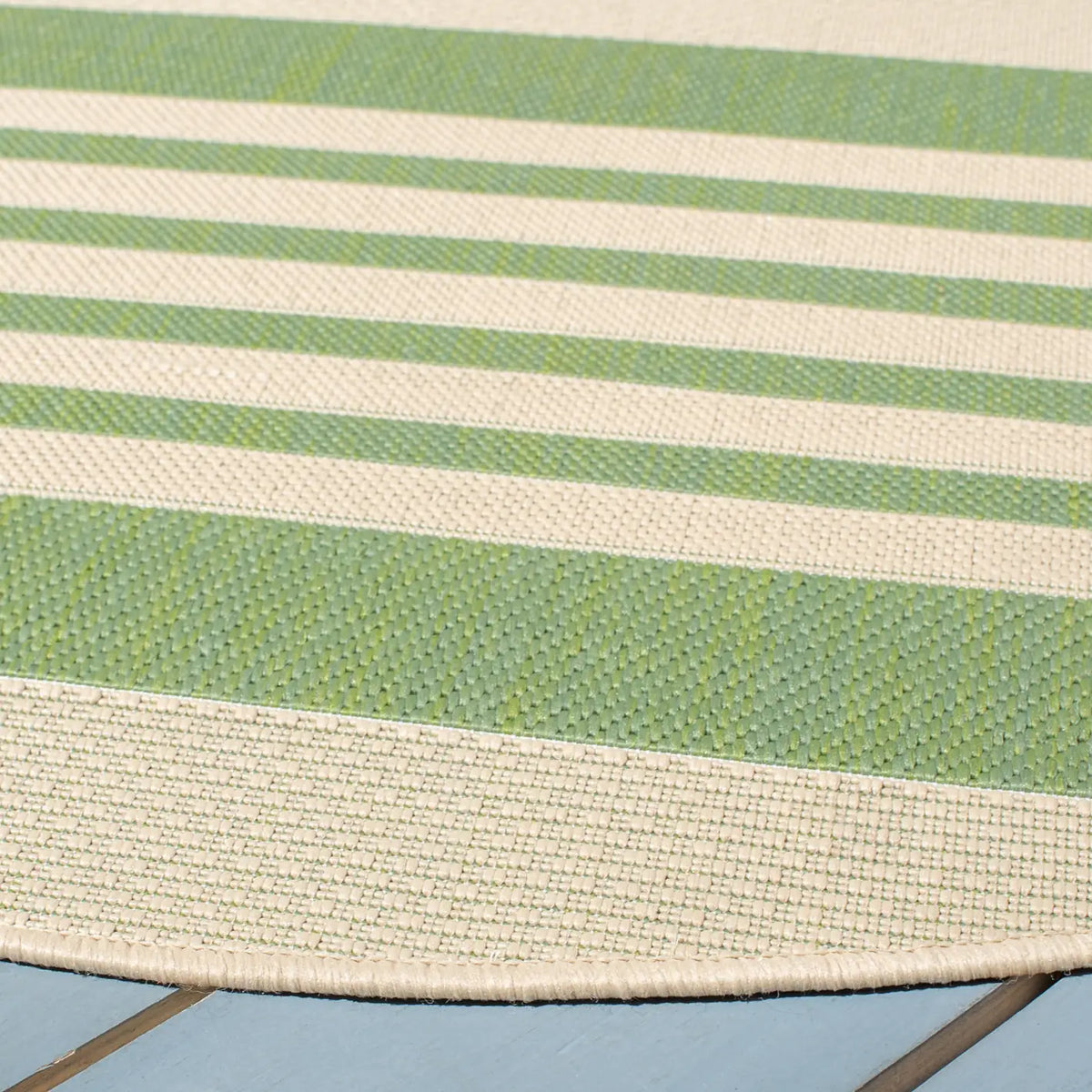 Safavieh Courtyard 5'-3" x 5'-3" Rug in Green / Beige