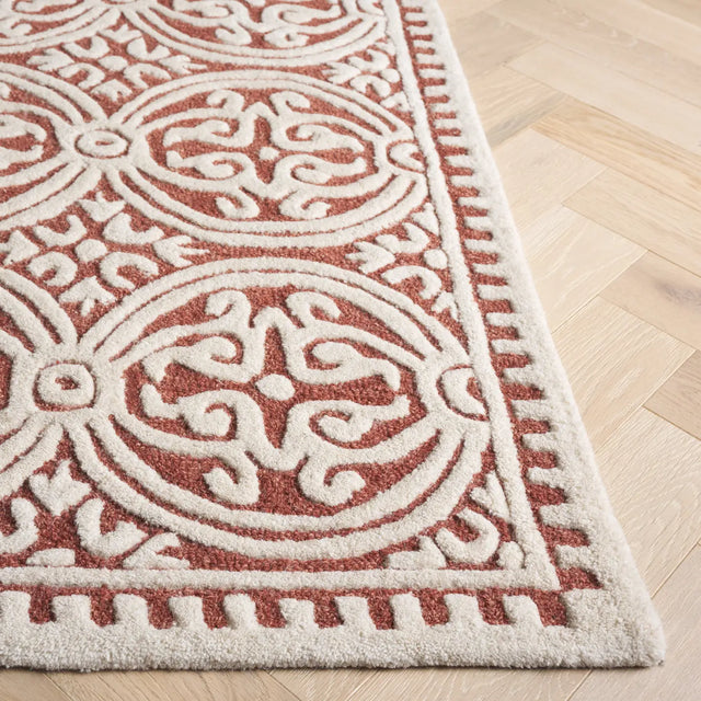 Safavieh Cambridge 4'-0" x 6'-0" Rug in Ivory / Red