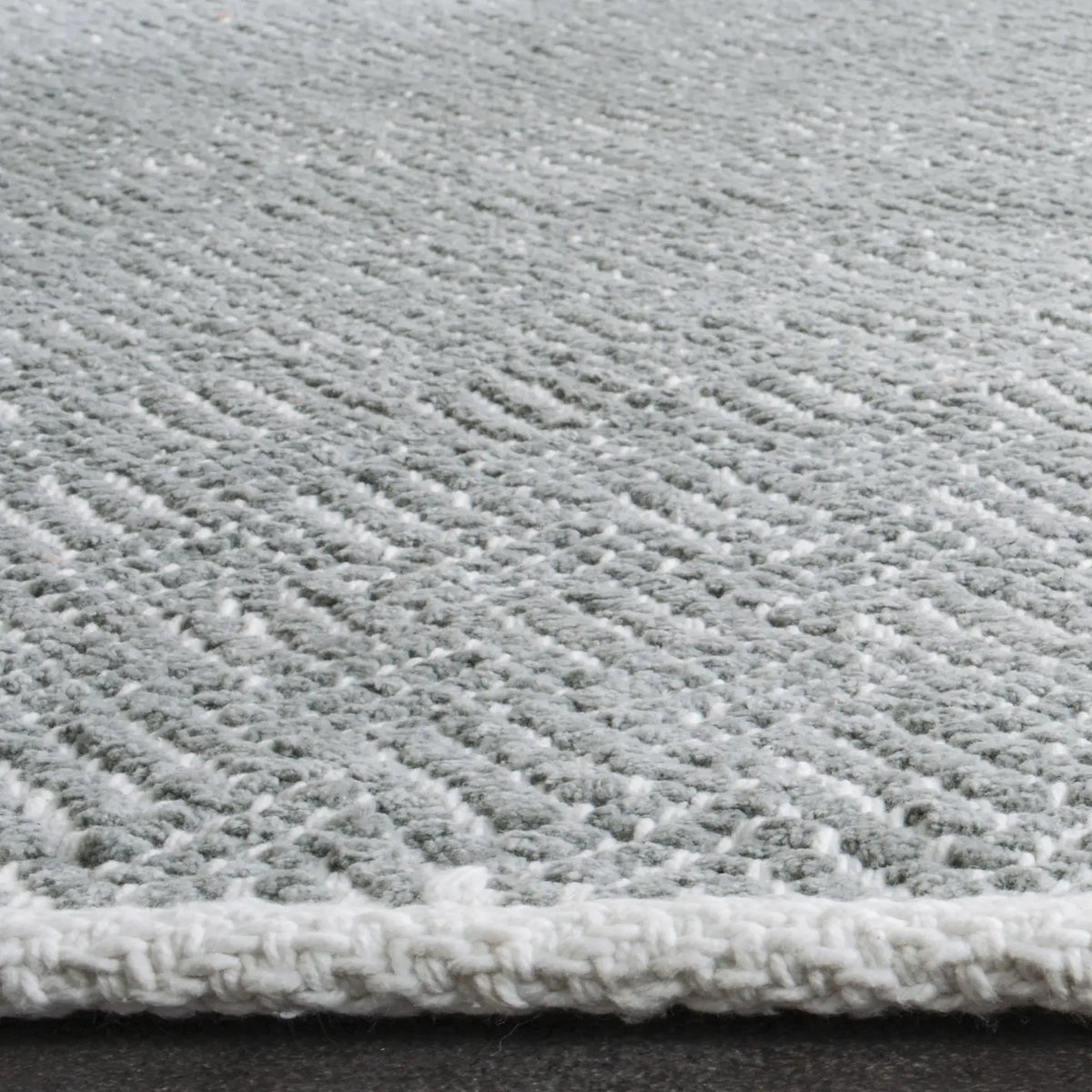 Safavieh Boston 4'-0" x 6'-0" Rug in Grey