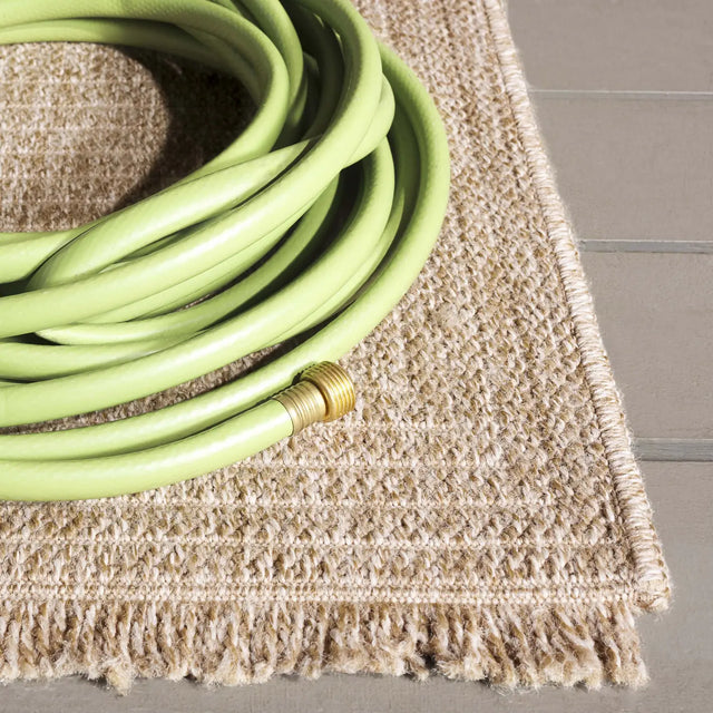 Safavieh Retreat 4'-0" x 6'-0" Rug in Natural