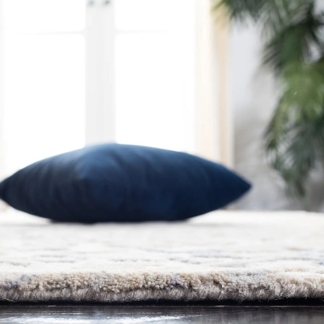 Safavieh Glamour 5'-0" x 8'-0" Rug in Grey / Blue