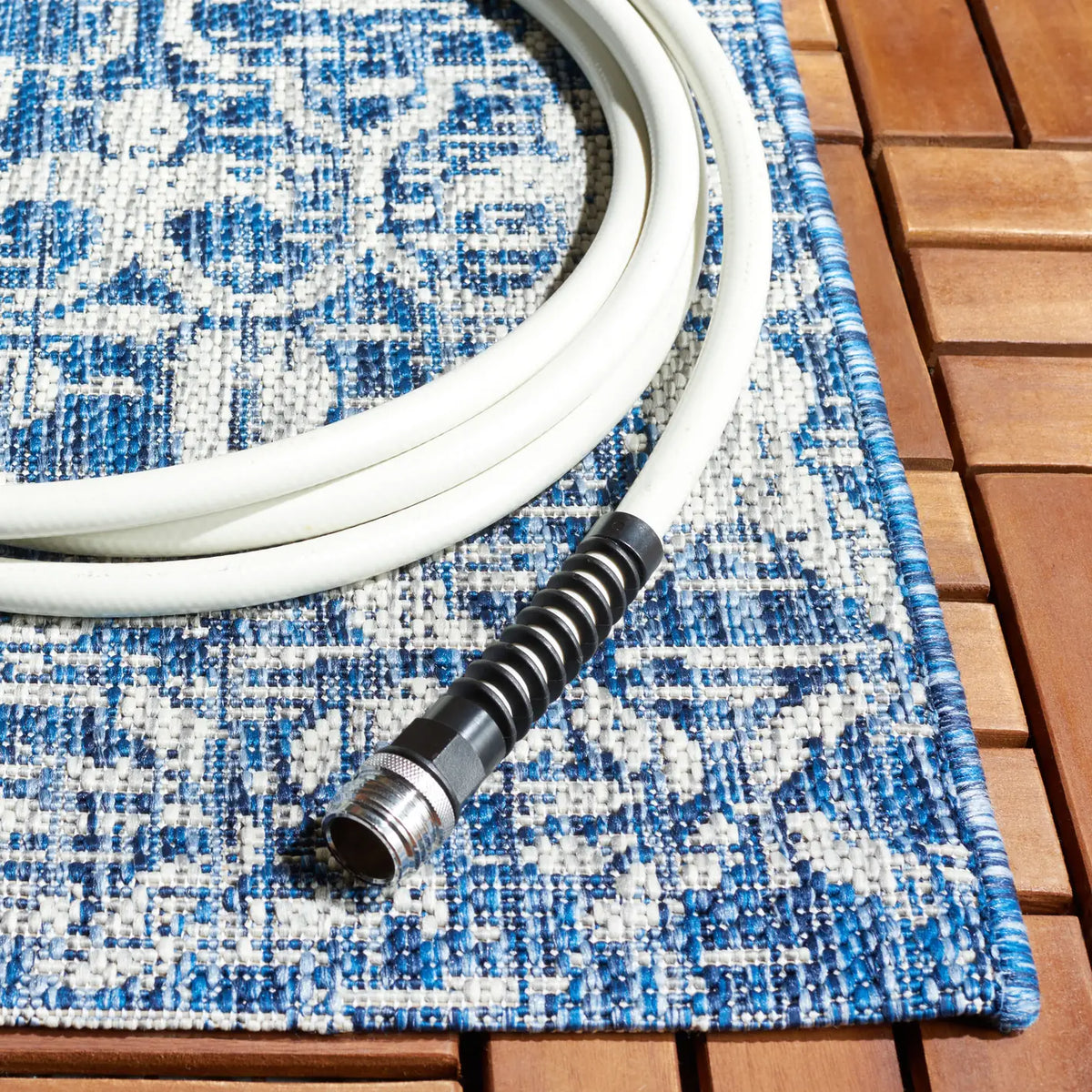 Safavieh Courtyard 5'-3" x 7'-7" Rug in Navy / Grey