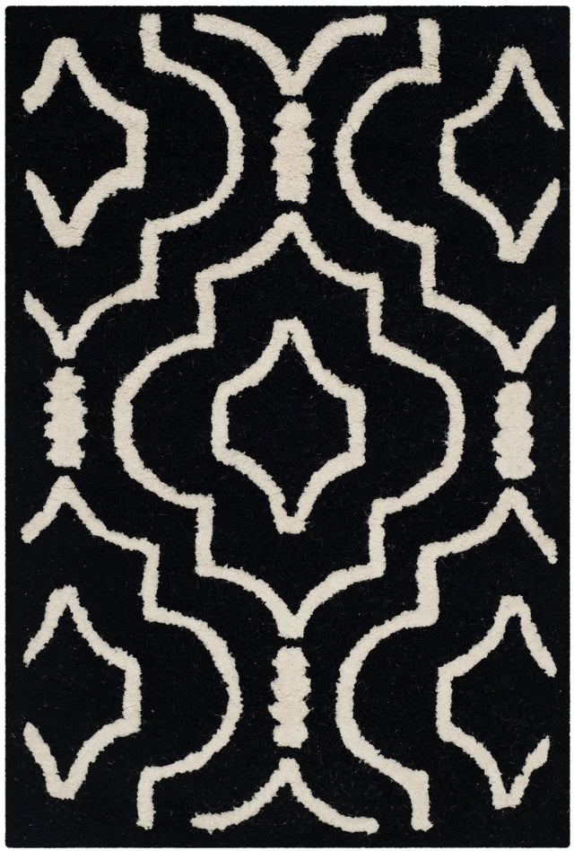 Safavieh Cambridge 2'-0" x 3'-0" Rug in Black / Ivory