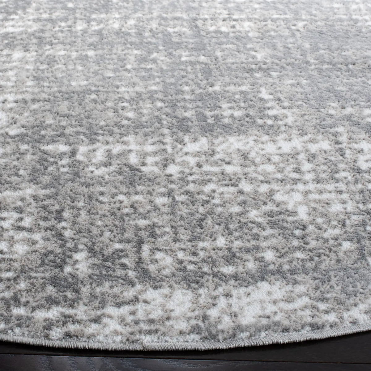 Safavieh Skyler 6'-7" x 6'-7" Rug in Grey / Ivory