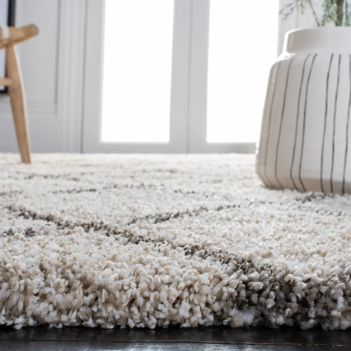 Safavieh Hudson Shag 4'-0" x 6'-0" Rug in Ivory / Grey