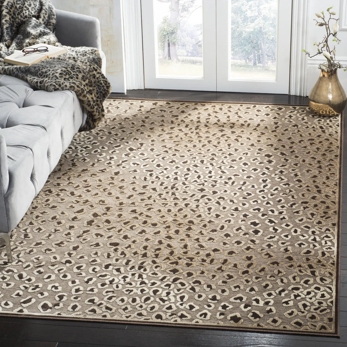 Safavieh Paradise 4'-0" x 5'-7" Rug in Beige / Brown