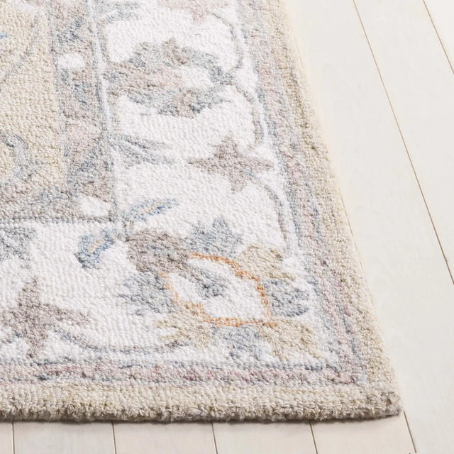 Safavieh Heritage 4'-0" x 6'-0" Rug in Beige / Ivory