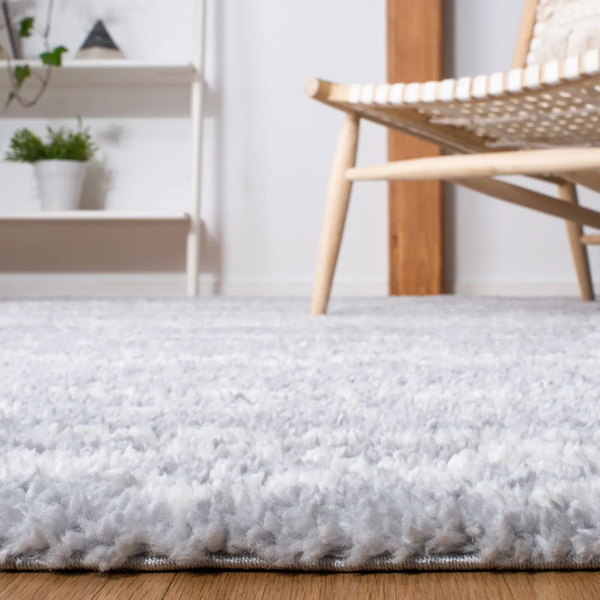 Safavieh Parma Shag 4'-0" x 6'-0" Rug in Grey / Ivory