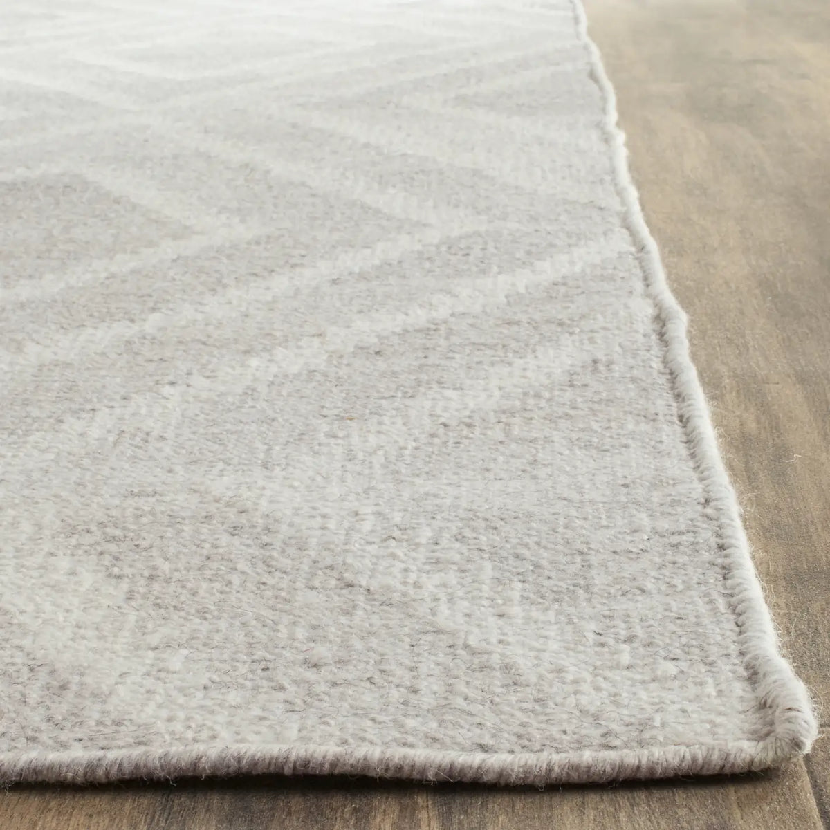 Safavieh Kilim 8'-0" x 10'-0" Rug in Ivory / Ivory