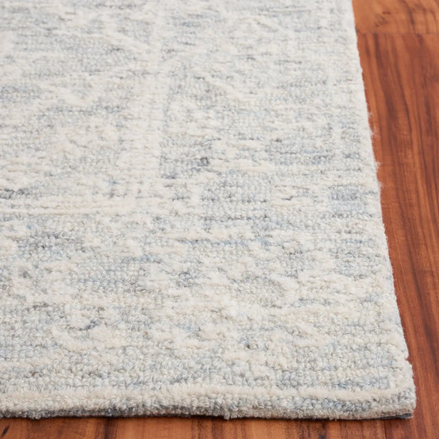 Safavieh Ebony 4'-0" x 6'-0" Rug in Ivory / Light Grey
