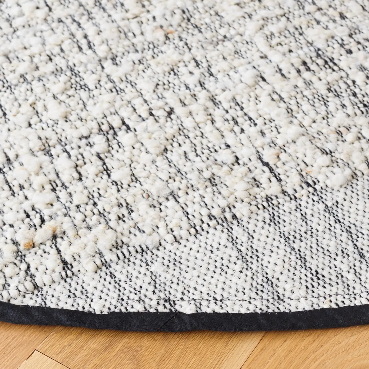 Safavieh Natura 6'-0" x 6'-0" Rug in Ivory / Black