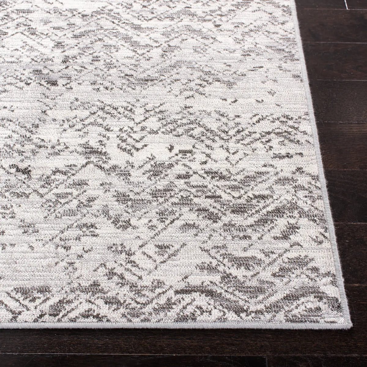Safavieh Atlas 4'-0" x 6'-0" Rug in Charcoal / Grey