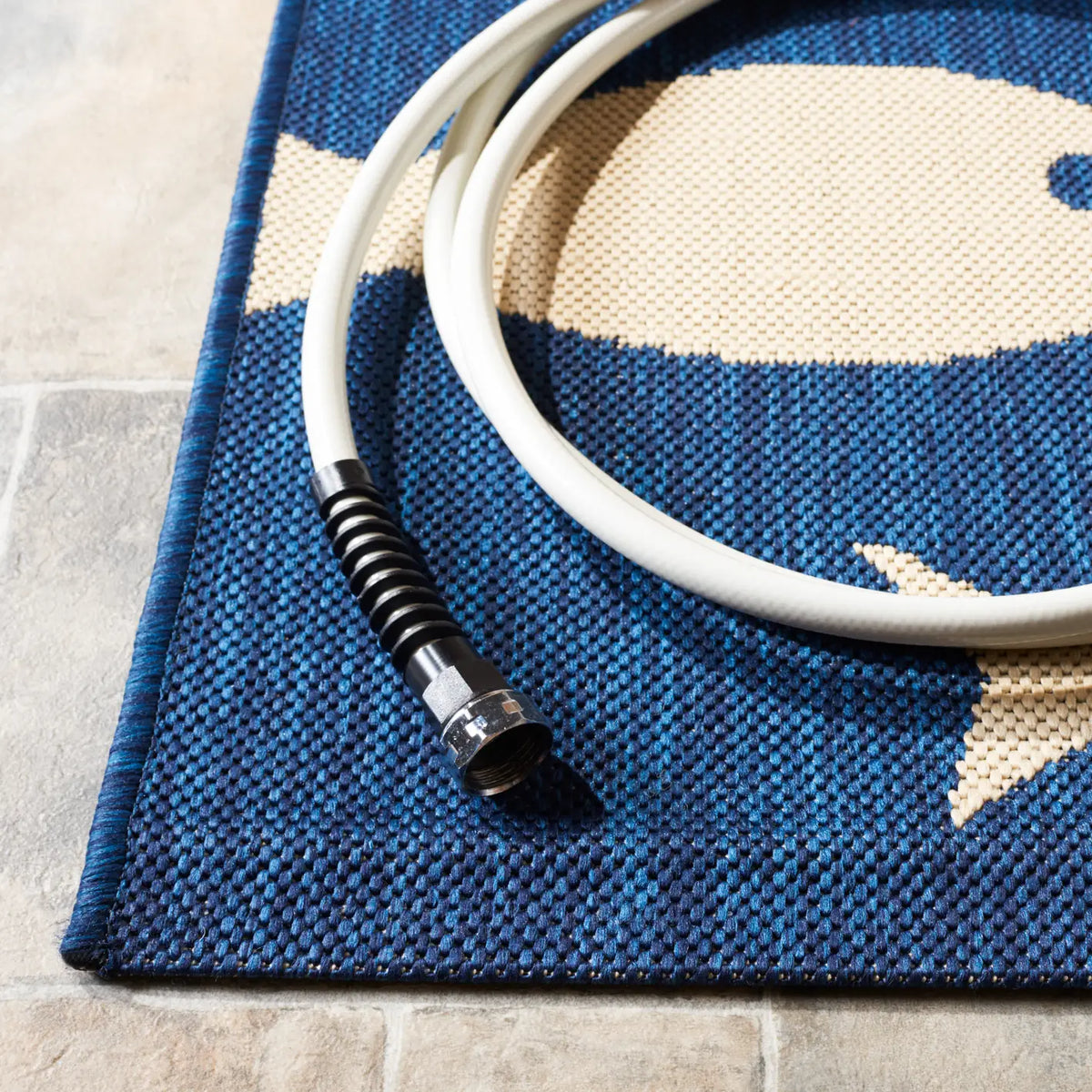 Safavieh Courtyard 4'-0" x 5'-7" Rug in Navy / Beige