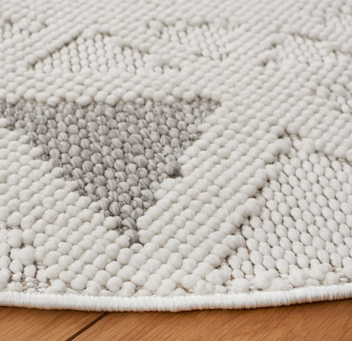 Safavieh Lotus 6'-7" x 6'-7" Rug in Ivory / Dark Grey