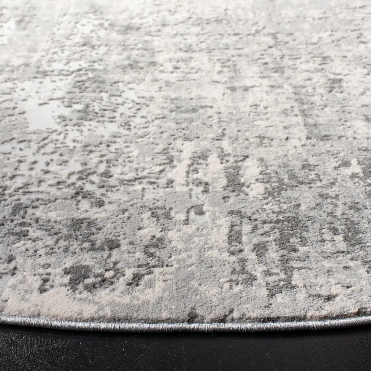 Safavieh Invista 6'-7" x 6'-7" Rug in Grey / Ivory