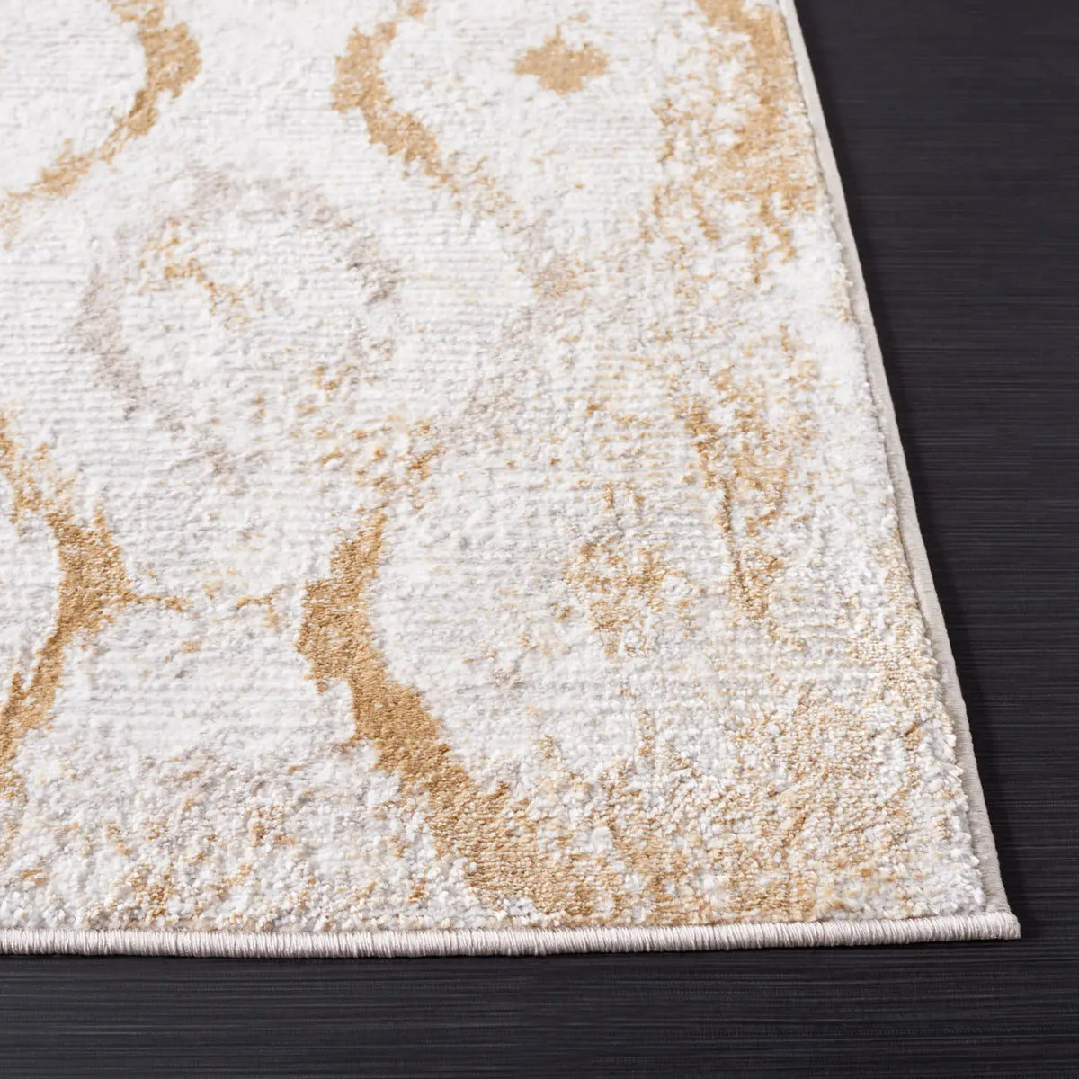 Safavieh Meadow 500 4'-0" x 6'-0" Rug in Ivory / Gold