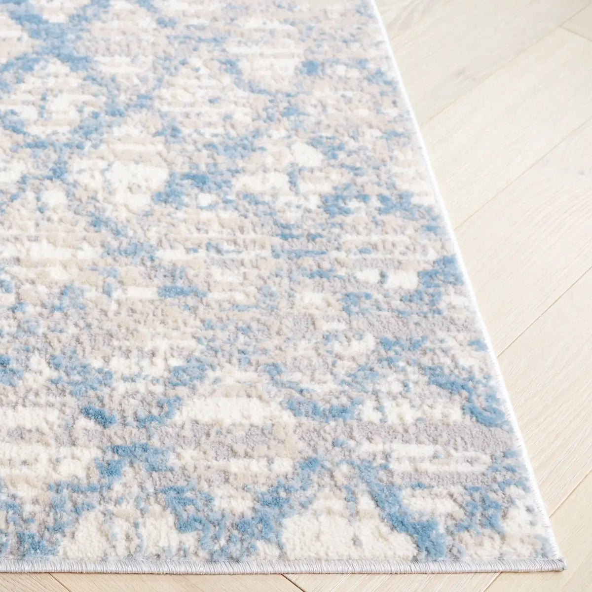Safavieh Lagoon 4'-0" x 6'-0" Rug in Blue / Ivory