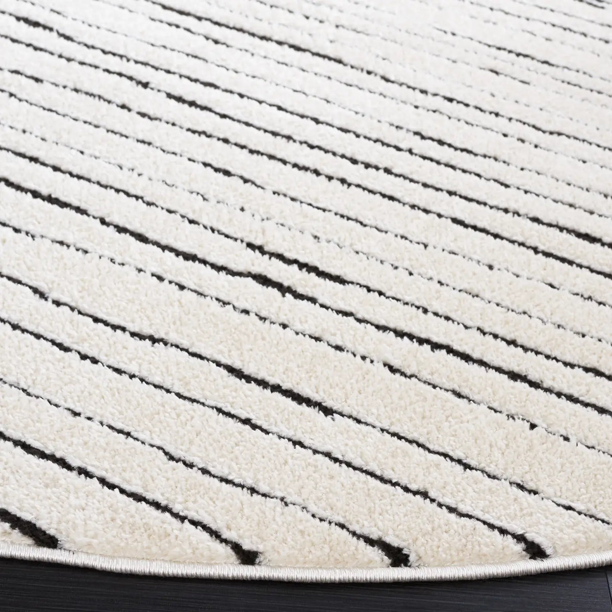 Safavieh Melody 5'-3" x 5'-3" Rug in Ivory / Black
