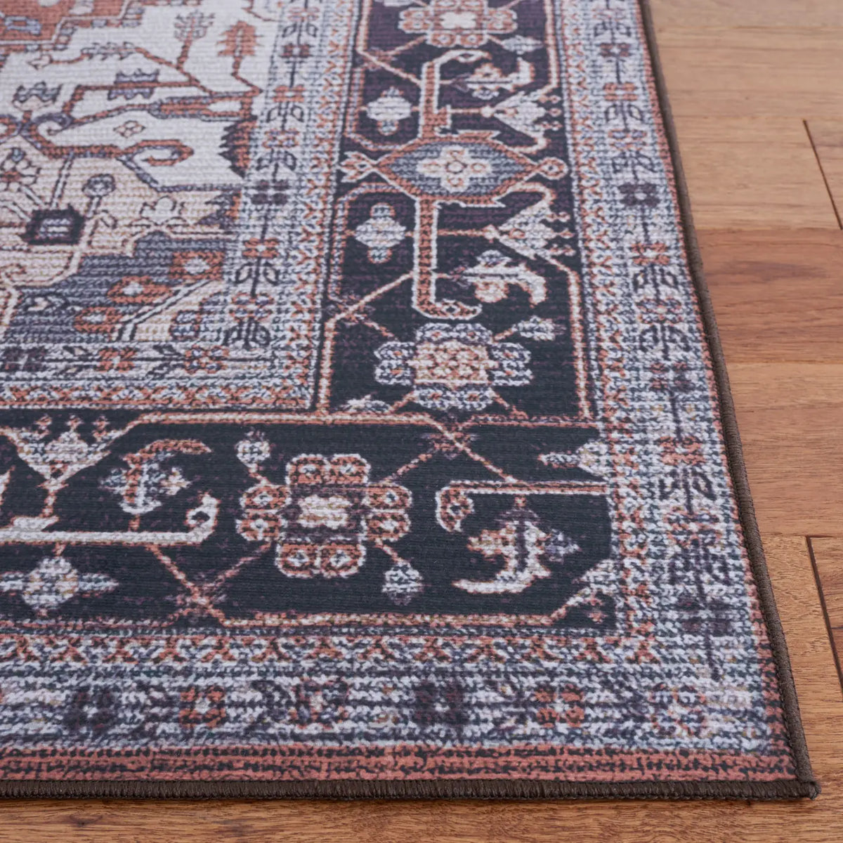 Safavieh Tucson 4'-0" x 6'-0" Rug in Rust / Navy