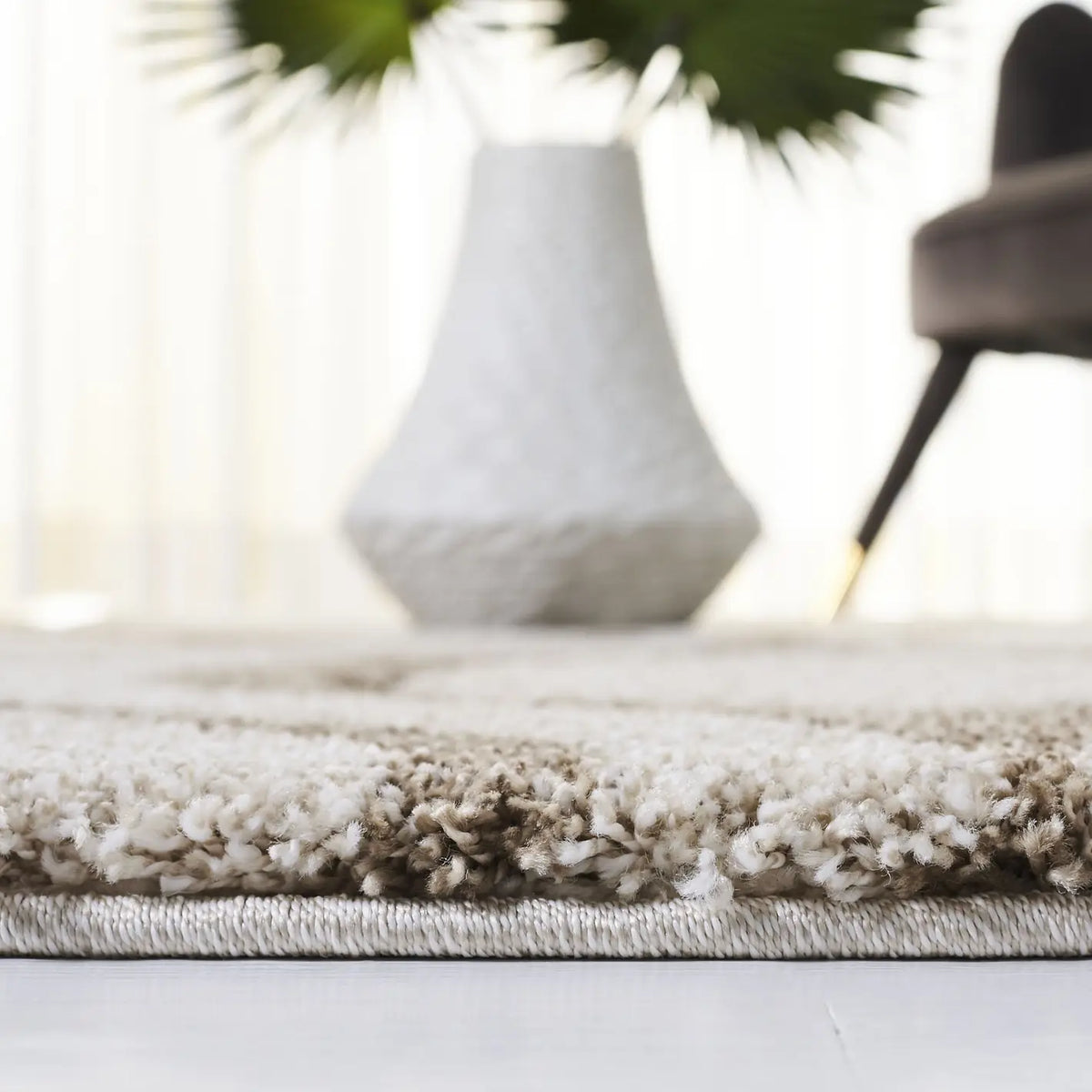 Safavieh Florida Shag 5'-3" x 7'-6" Rug in Ivory / Beige