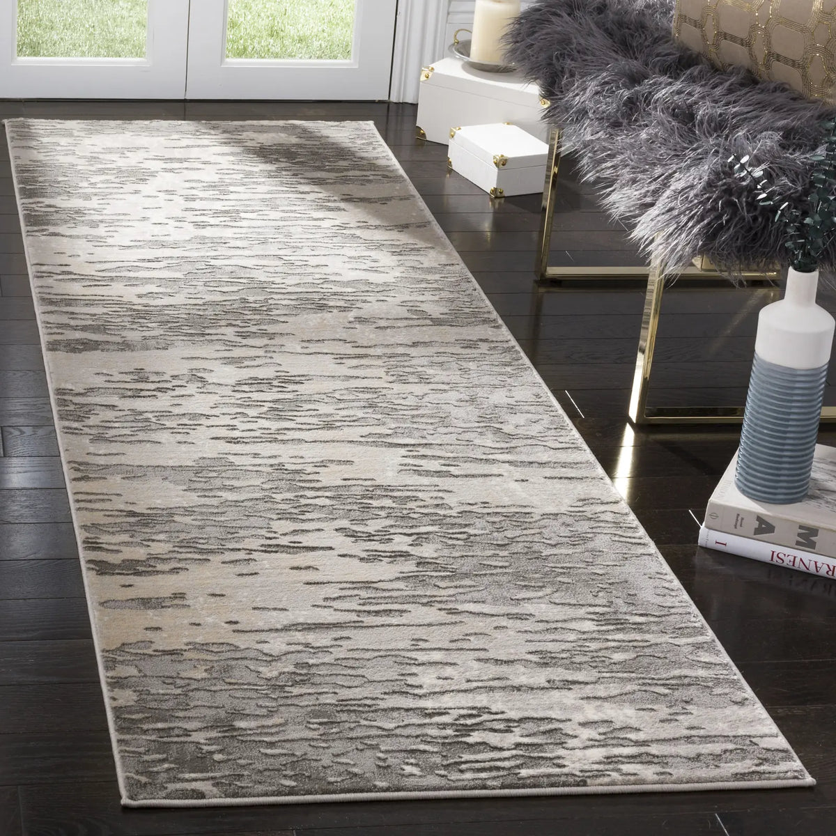 Safavieh Meadow 100 2'-7" x 8'-0" Rug in Grey