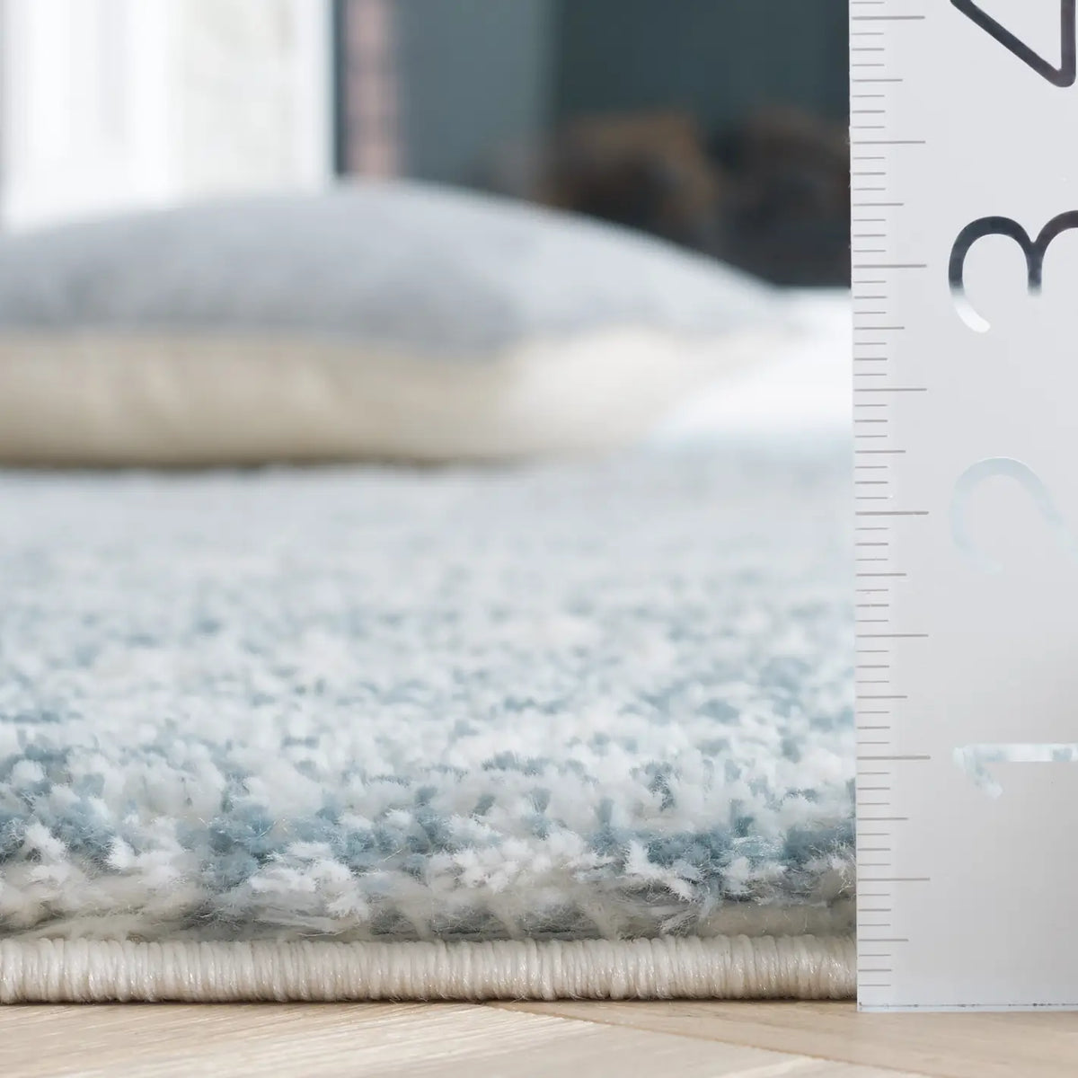 Safavieh Tahoe Shag 4'-0" x 6'-0" Rug in Blue / Ivory