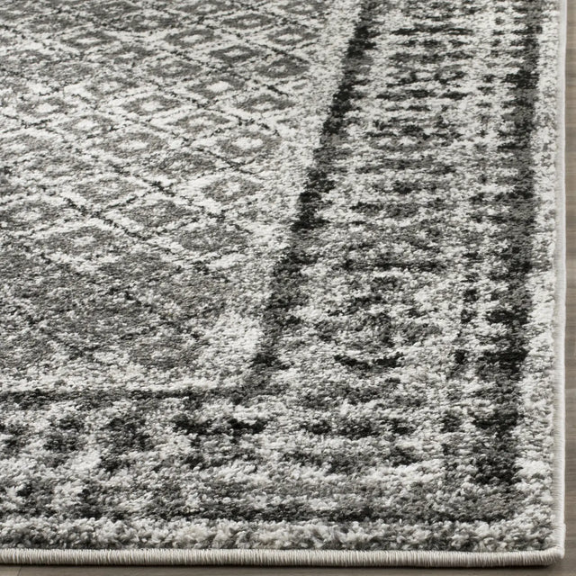 Safavieh Adirondack 4'-0" x 6'-0" Rug in Ivory / Silver