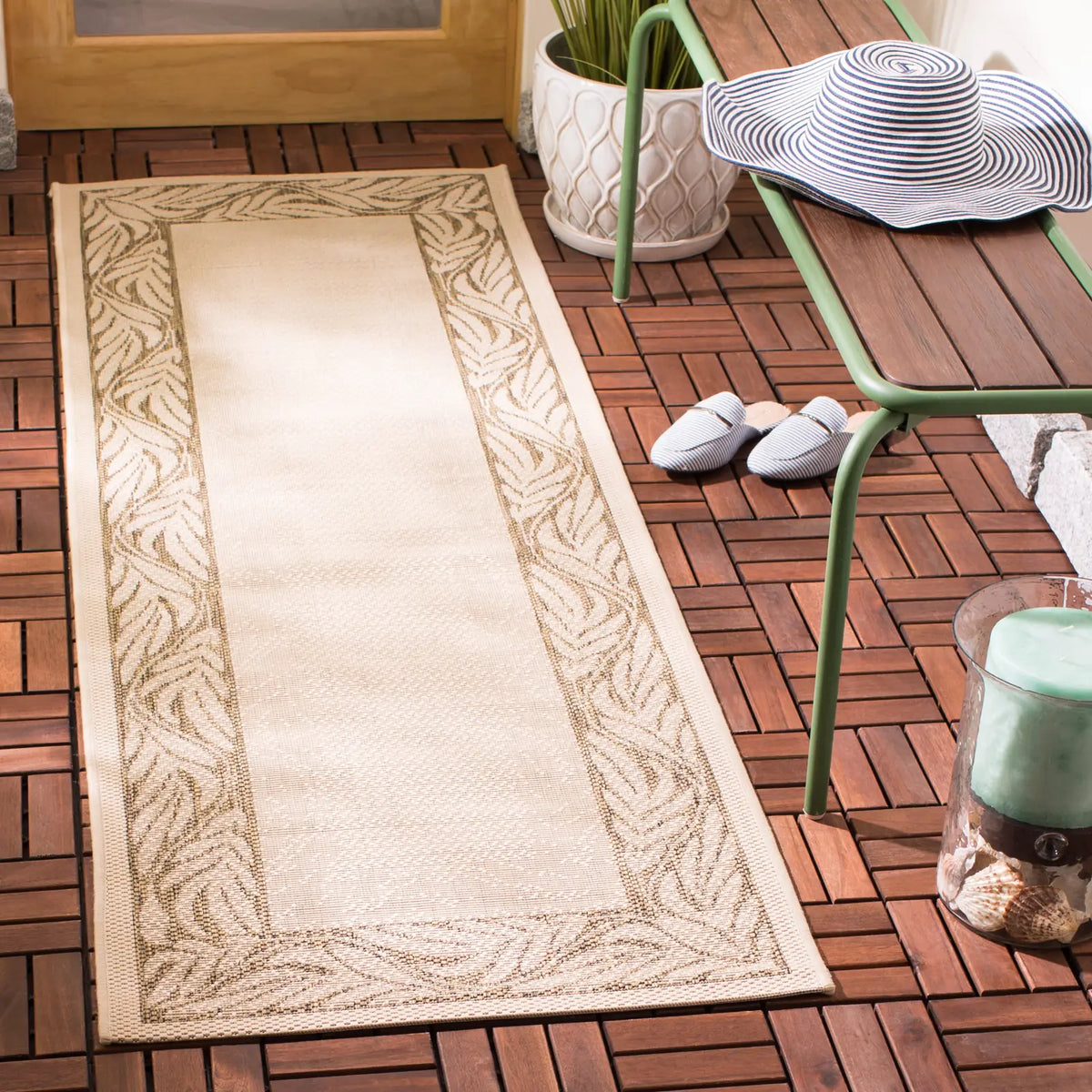 Safavieh Courtyard 2'-3" x 6'-7" Rug in Natural / Brown