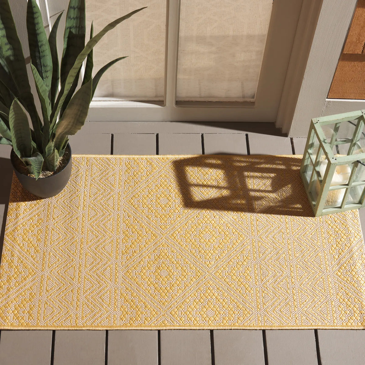 Safavieh Courtyard 2'-0" x 3'-7" Rug in Beige / Gold