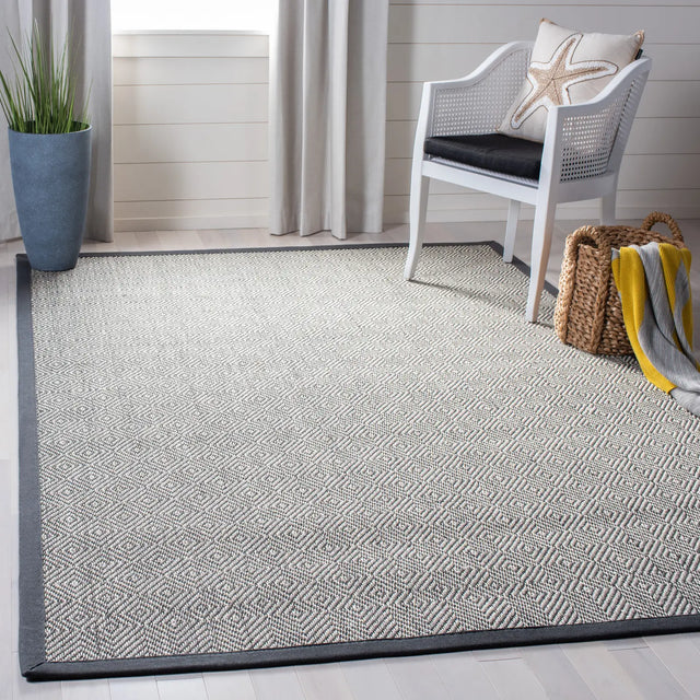 Safavieh Natural Fiber 6'-0" x 9'-0" Rug in Natural / Dark Grey