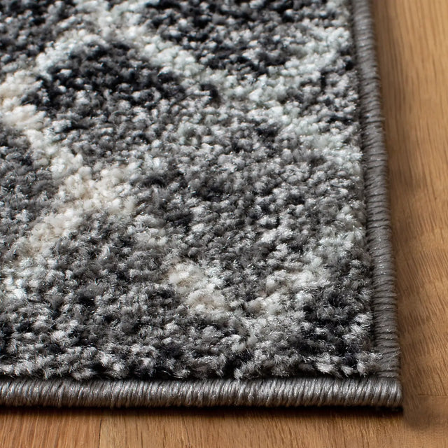 Safavieh Madison 700 4'-0" x 6'-0" Rug in Charcoal / Ivory