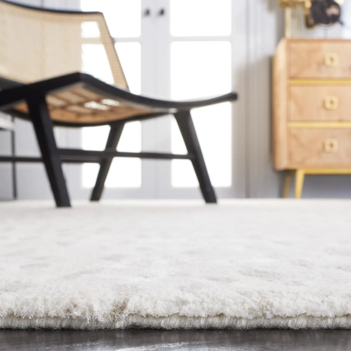 Safavieh Tibetan 4'-0" x 6'-0" Rug in Ivory / Beige