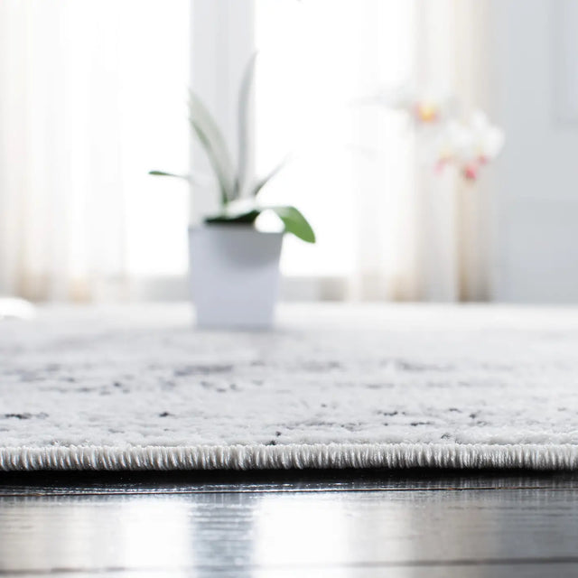 Safavieh Amelia 700 4'-0" x 6'-0" Rug in Ivory / Grey
